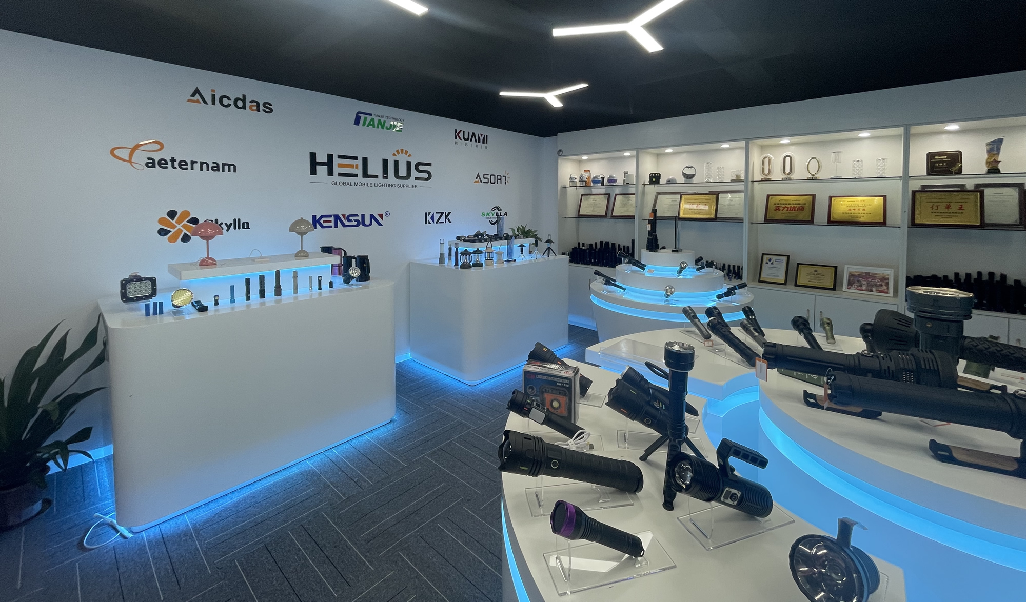 Helius flashlight showroom 2000