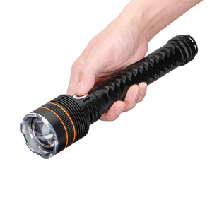 YD-D10 4000 Lumens Zoomable Flashlight