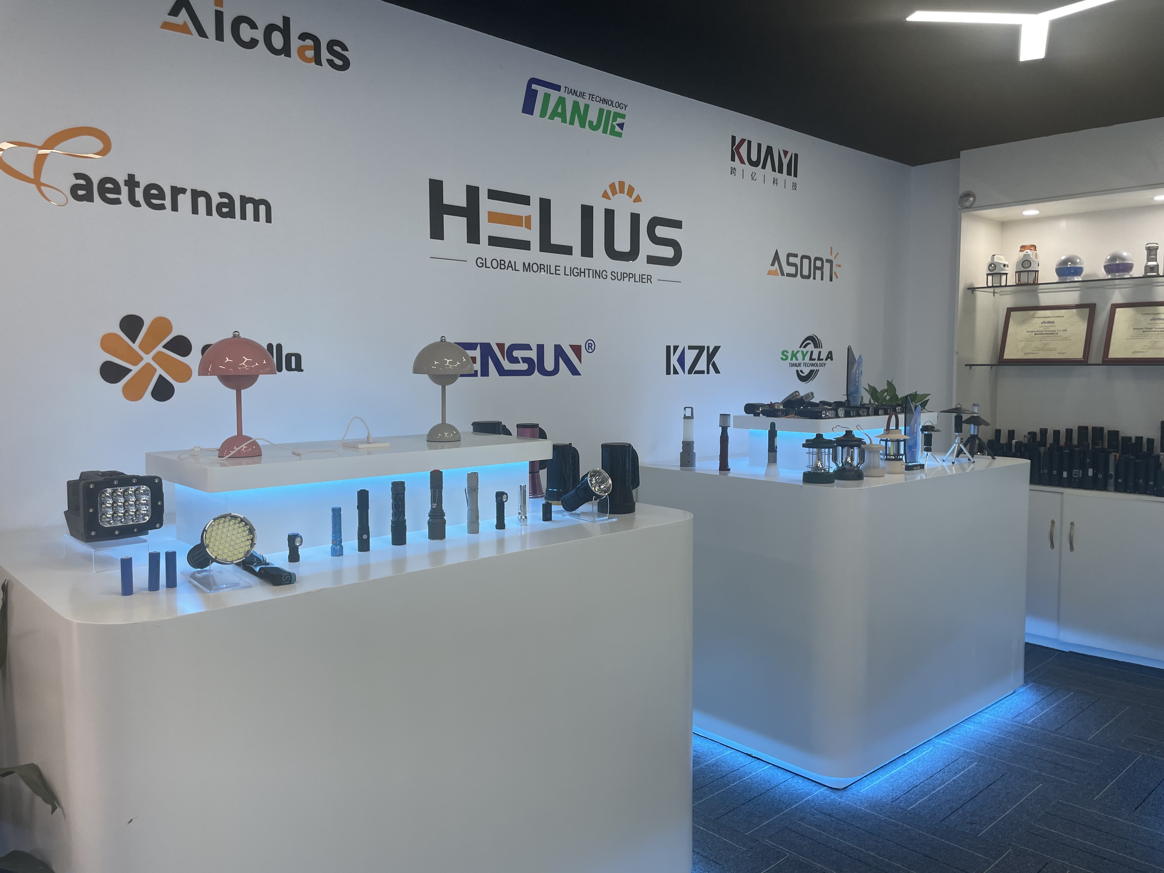 How Branded Flashlights Help Distributors Increase Profit Margins