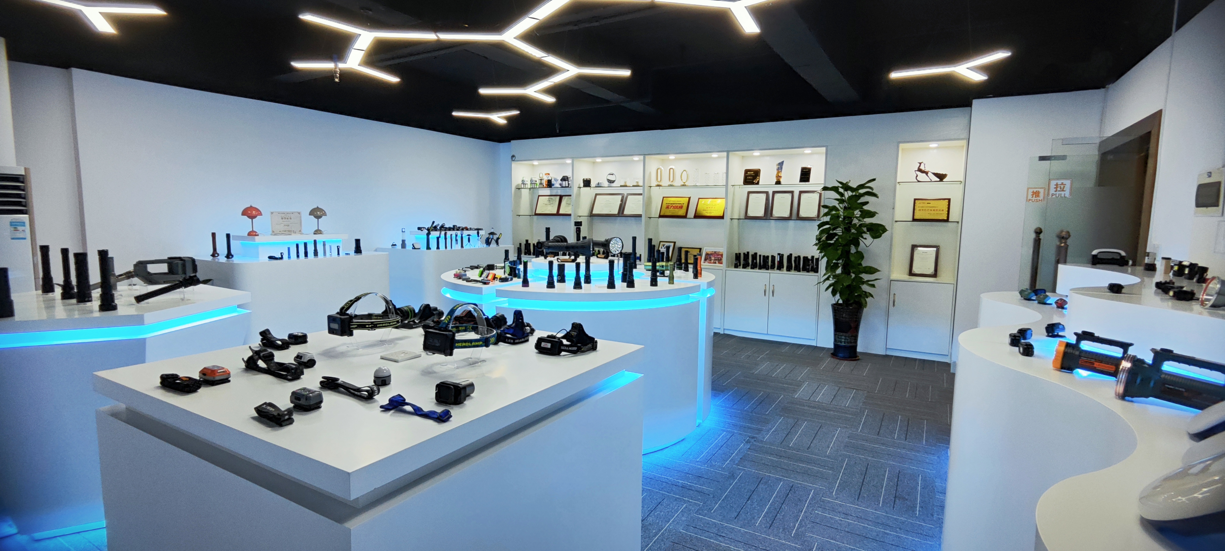 How to Choose a Reliable Wholesale Flashlight Distributor for Long-Term Business Growth